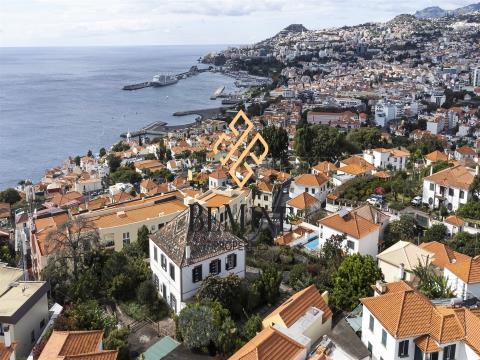  5+1 Bedrooms / Funchal - Madeira Island