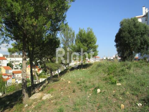 Plot of land with 4560 m2 in Parede