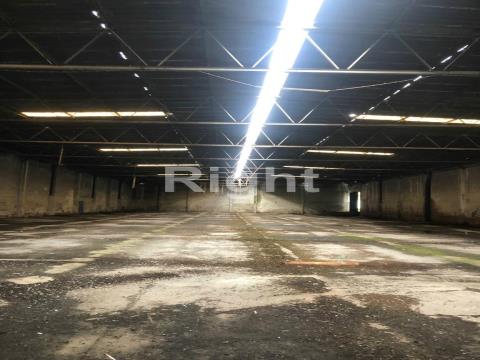 Warehouse with 2.009m2 in the centre of Montijo