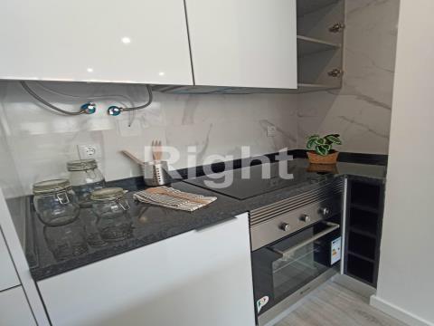 1 bedroom flat fully refurbished with parking space in S.D.Benfica