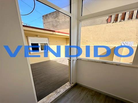 Fully refurbished 2-bedr. flat with terrace in Pontinha