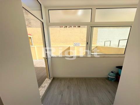 Fully refurbished 2-bedr. flat with terrace in Pontinha