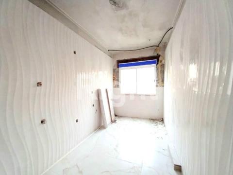 Refurbished 2-bedroom apartment in Odivelas