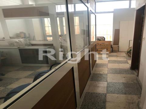 Warehouse with 2 floors in Amadora