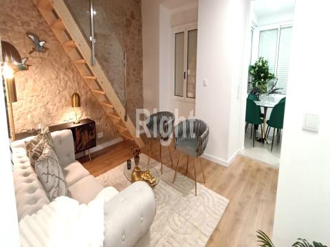 Fully refurbished 3-bedr. flat with mezzanine in S.D. Benfica