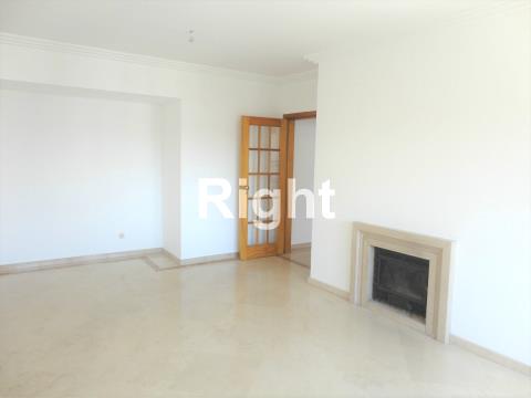 2-bedr. flat with car park and storage room in S.D.Benfica