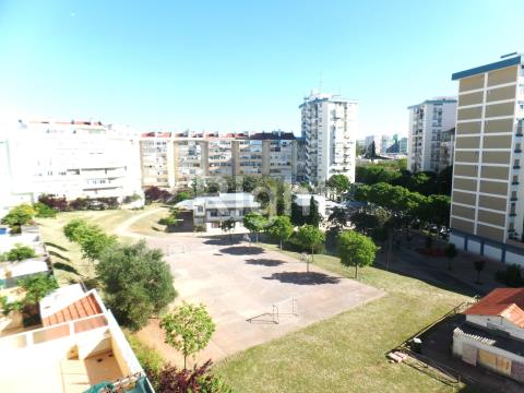 3-bedr. apartment with parking space and storage room in Benfica