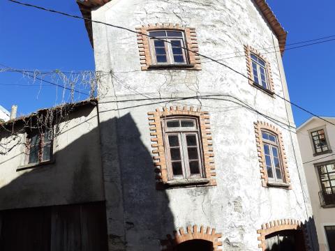 House for restoration in Penacova