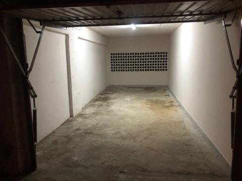 Garagem com 20m2 para venda junto à ESE em Castelo Branco