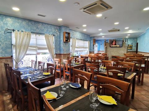 Restaurante/Marisqueira, situado na Qtª Pires Marques, com uma área de 106m2