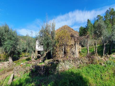 House for sale, with backyard in the parish of Sarzedas