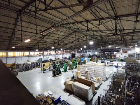 Armazém Industrial 2.500m2 para arrendar na Trofa