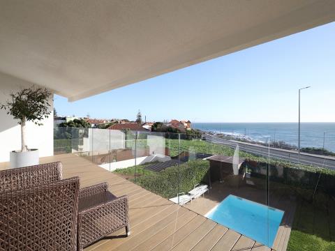 Renovated villa on the front line of the sea in Parede,Cascais