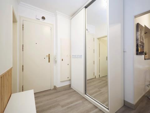 Appartement rénové de 3 chambres avec terrasse à Príncipe Real