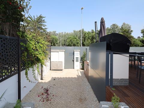 Moradia T4 renovada no Jardim da Quinta Real – Caxias