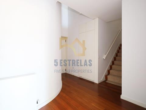 Excellent T3 Duplex with terrace in gated community in Foz - Oporto
