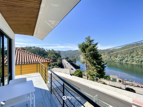 Moradia isolada T3 com piscina e vista para o Rio Douro
