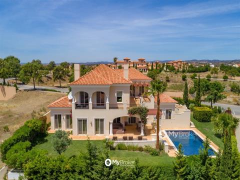 Moradia de luxo com 4 suítes e piscina no Algarve