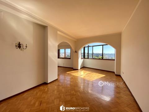 Apartamento T2 no 5º andar com linda vista para o Rio Douro