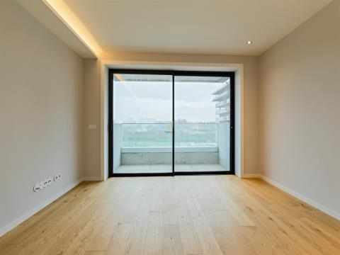 1 Bedroom apartment in a luxury private condominium, for sale in Leça da Palmeira, Porto