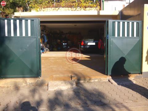 Terreno c/ garagem para 2 carros em Vilar do Paraíso