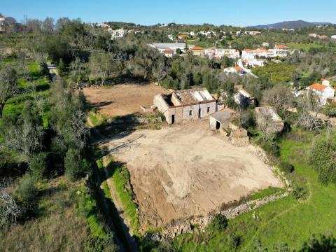 Terrain avec Ruine et Projet de Construction d´une Villa à la Campagne