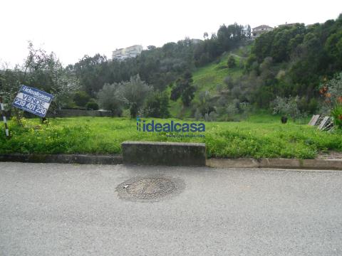 Terreno com cerca de 1390 m2 de área total, junto a Coimbra