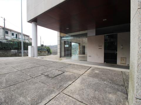 Loja com 83 m2 perto do centro de Guimarães