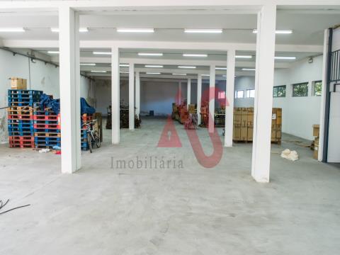 Warehouse with 2437 m2 in Ronfe, Guimarães