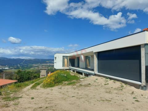 Nueva villa de 3 dormitorios con piscina en Souto S. Salvador, Guimarães
