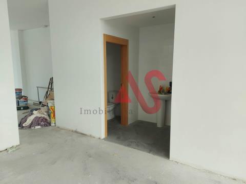 Nueva tienda con 141 m2 en Landim, Vila Nova de Famalicão