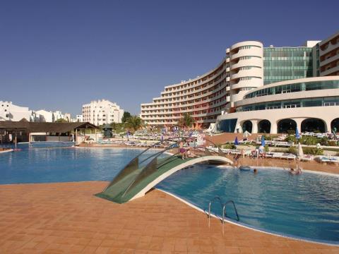 1 bedroom apartments from €175,000 at the Paraíso hotel in Albufeira
