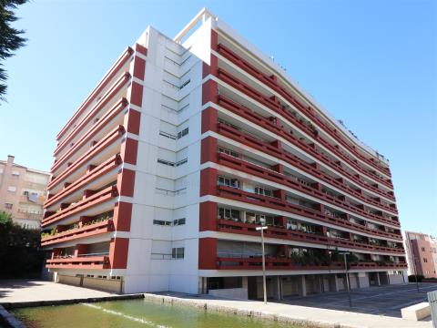 Apartamento T2 inserido no Condomínio Privado Villas Flor Alameda, no centro de Guimarães