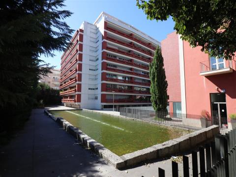 Apartamento de 2 dormitorios insertado en el Condominio Privado Villa Flor Alameda, en el centro de Guimarães