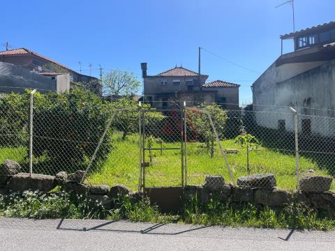Häuser T3 und T2 zur Totalrestaurierung in Lordelo, Guimarães