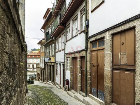 Appartamento T0, in Rua de S. Francisco (Centro storico di Guimarães).