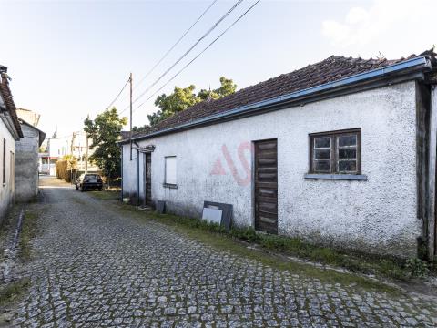 5 Häuser zur Restaurierung im Zentrum von Felgueiras