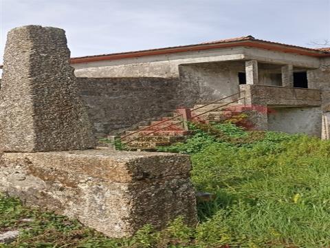 House for restoration in Refojos de Riba d´ Ave, Santo Tirso