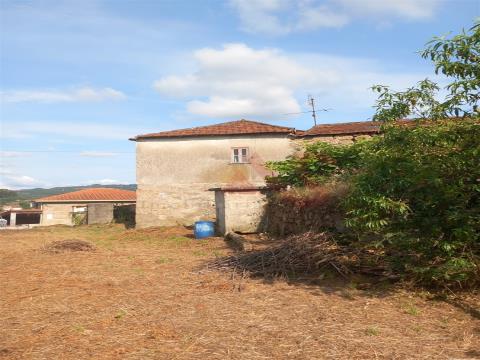 Houses T2 and T1 for Restoration in S. Martinho do Campo, Santo Tirso