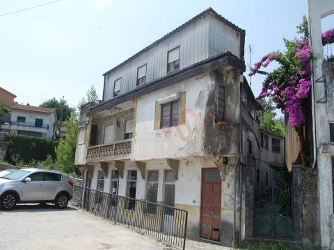 Moradia T3 e T2 para Restauro em S. Tomé de Negrelos, Santo Tirso