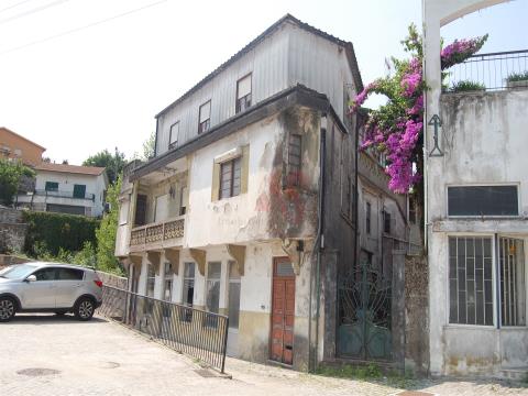 Casa T3 y T2 para restauración en S. Tomé de Negrelos, Santo Tirso