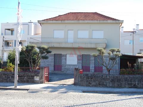 Casa 4 dormitorios para restauración en Vila das Aves, Santo Tirso