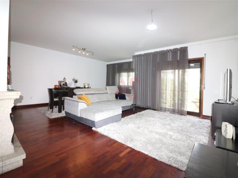 Apartamento de 4 dormitorios en São Miguel, Vizela