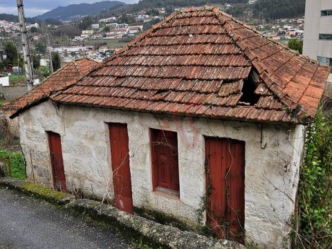 3 Villas for Restoration in São Miguel, Vizela