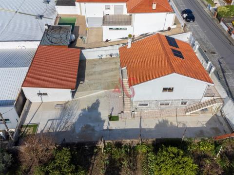 Casa individuale T3+T3, completamente ristrutturata, a Fermentões, Guimarães