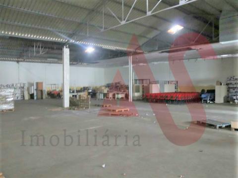 Industrial pavilion for rent with 954m2.