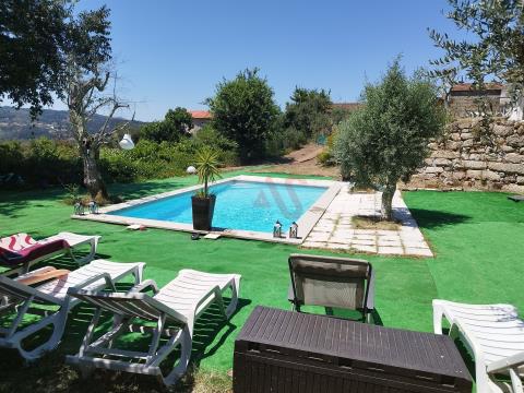 Small farm with swimming pool in Soalhães, Marco de Canaveses.