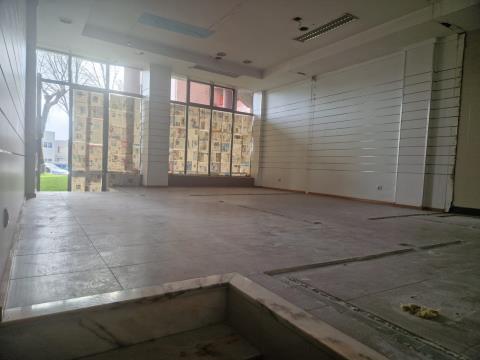 Shop for commerce in Taipas with 74m2