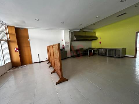 Shop with 100 m2 for rent in Santo Vítor, Braga