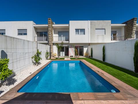 Villa semi-nuova arredata con 3 camere da letto e piscina a Freamunde, Paços de Ferreira